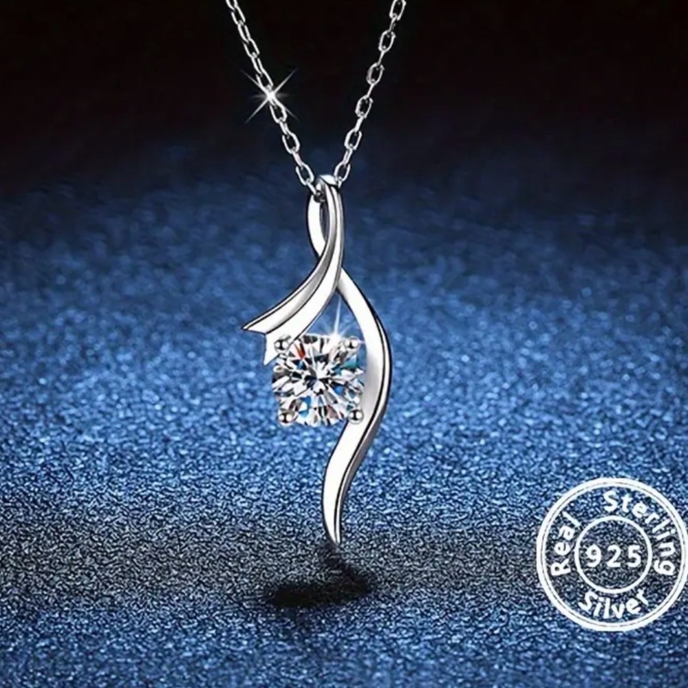 Elegant Silver and 1 carat Mossanite Pendant Necklace